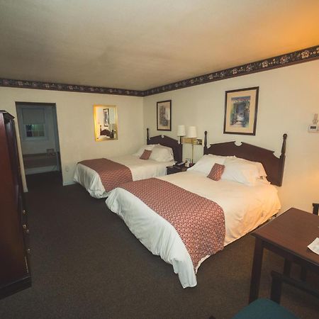 The Chalet Motel Mequon Екстер'єр фото