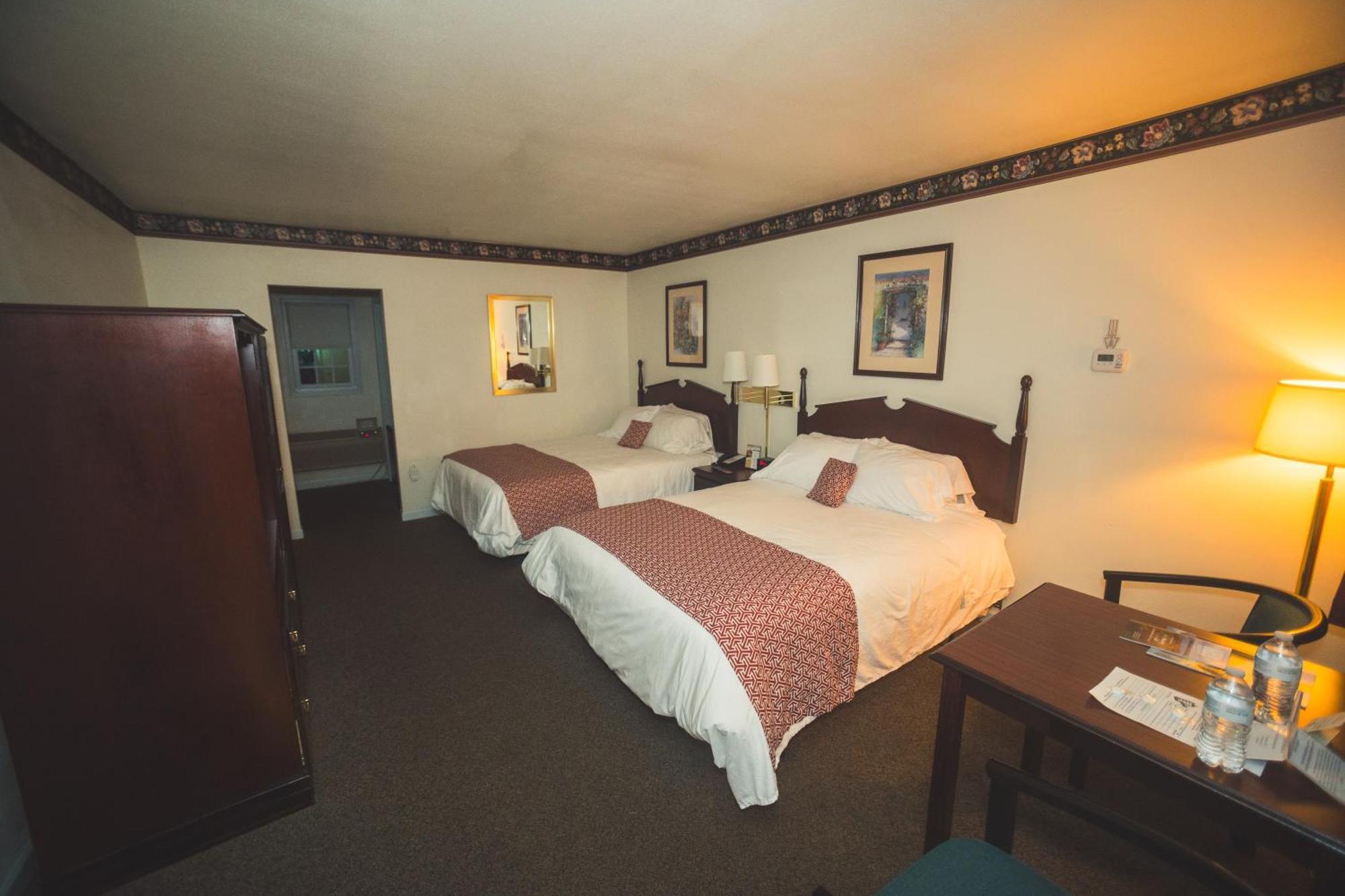 The Chalet Motel Mequon Екстер'єр фото