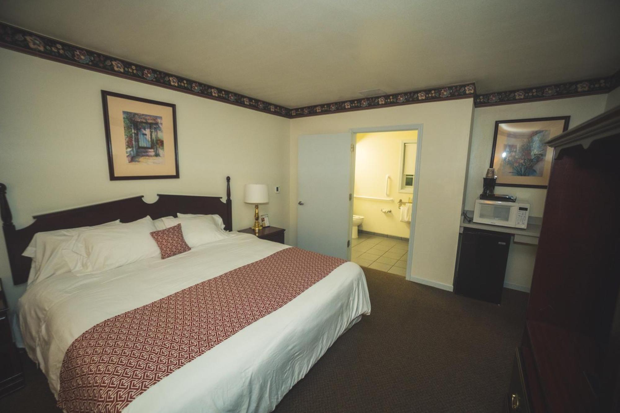 The Chalet Motel Mequon Екстер'єр фото