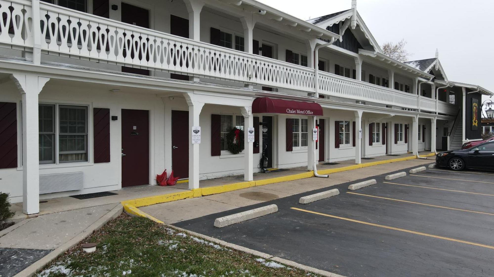 The Chalet Motel Mequon Екстер'єр фото