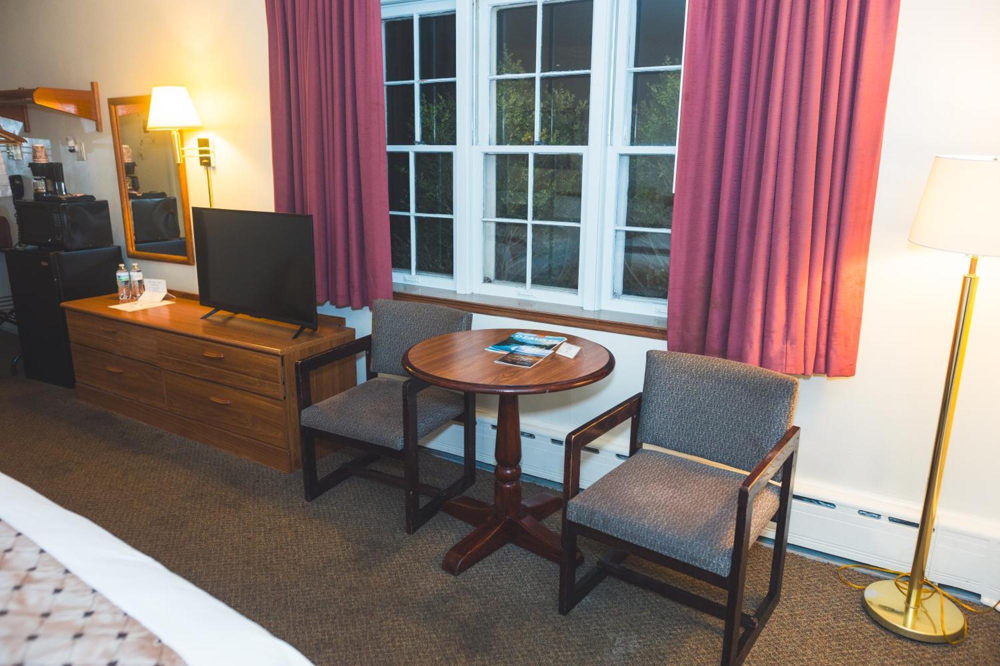 The Chalet Motel Mequon Екстер'єр фото