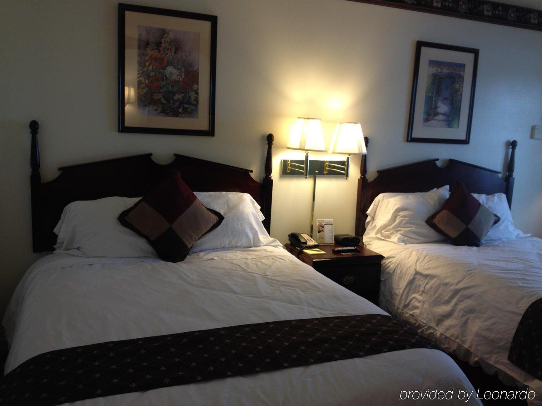 The Chalet Motel Mequon Екстер'єр фото
