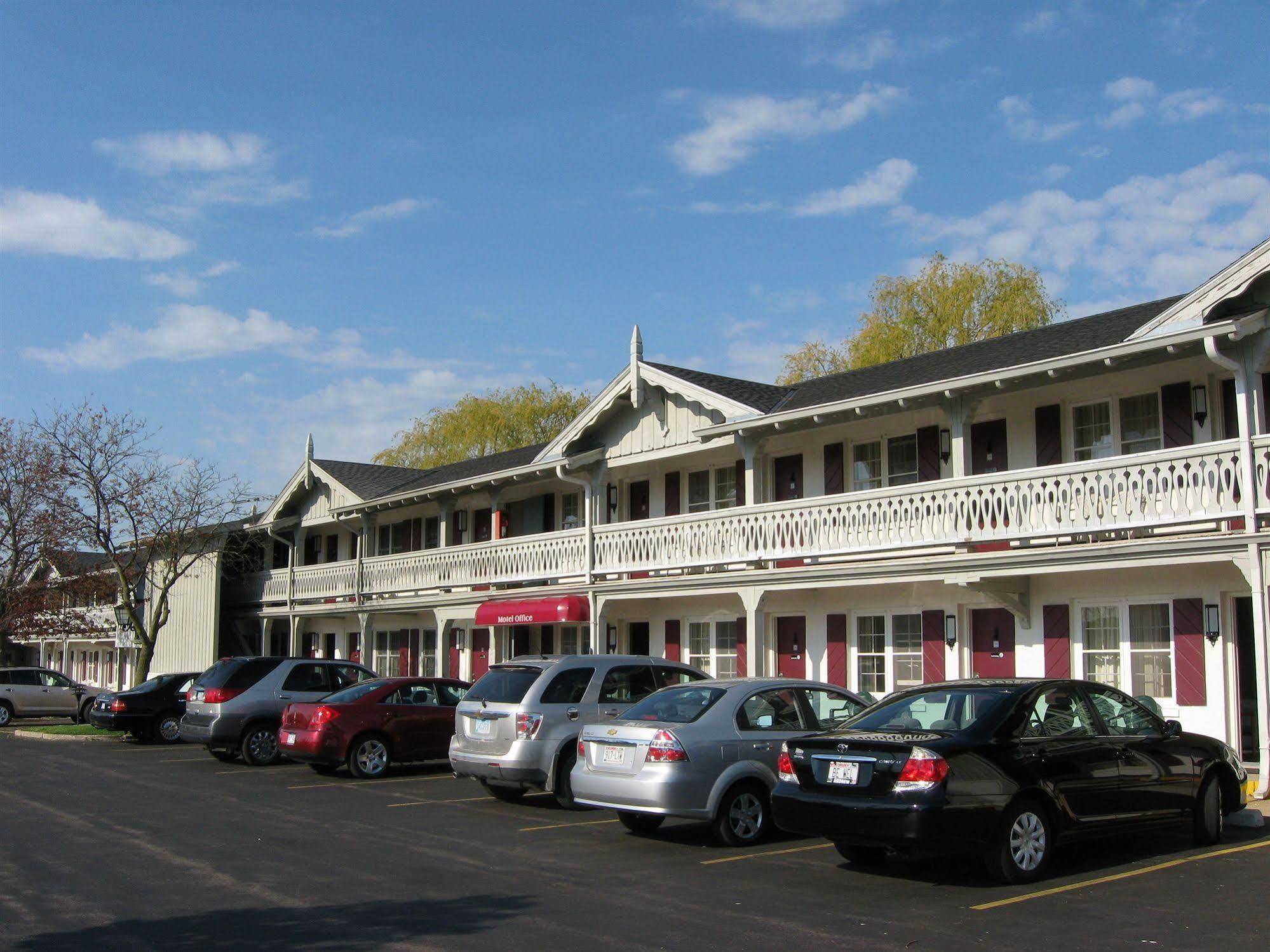 The Chalet Motel Mequon Екстер'єр фото