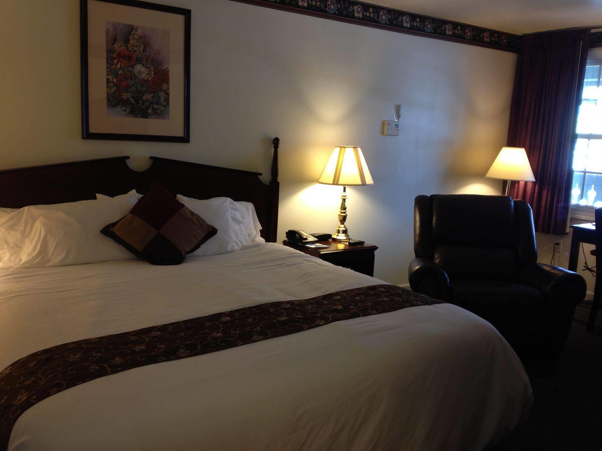 The Chalet Motel Mequon Екстер'єр фото