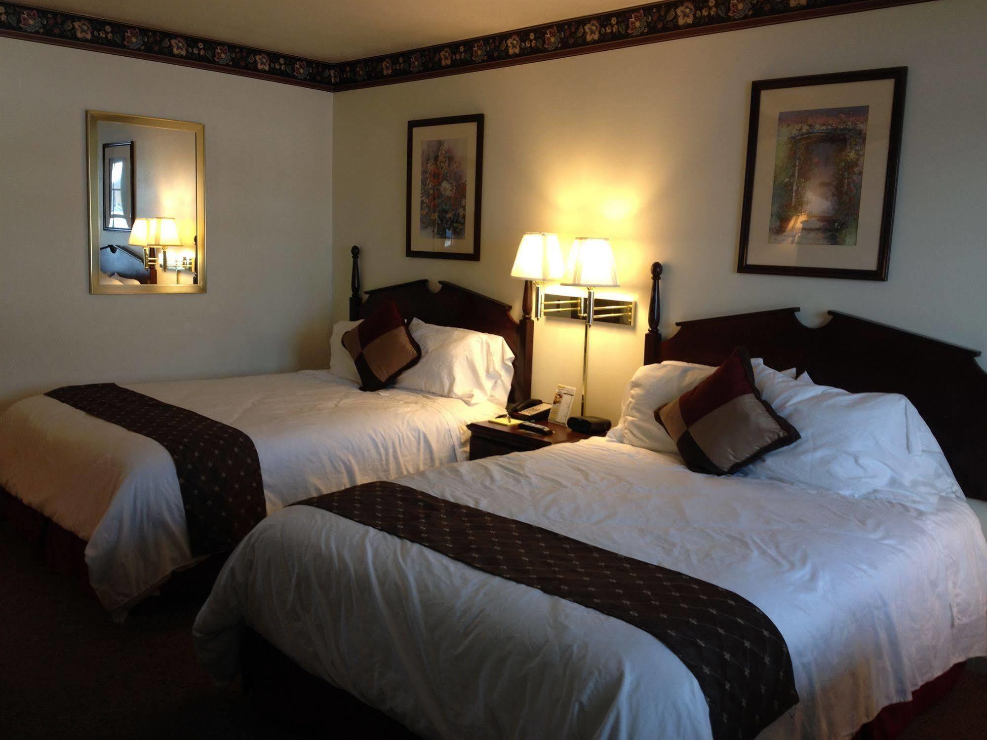 The Chalet Motel Mequon Екстер'єр фото