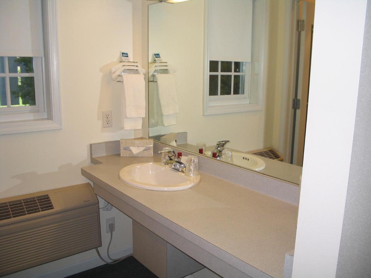 The Chalet Motel Mequon Екстер'єр фото