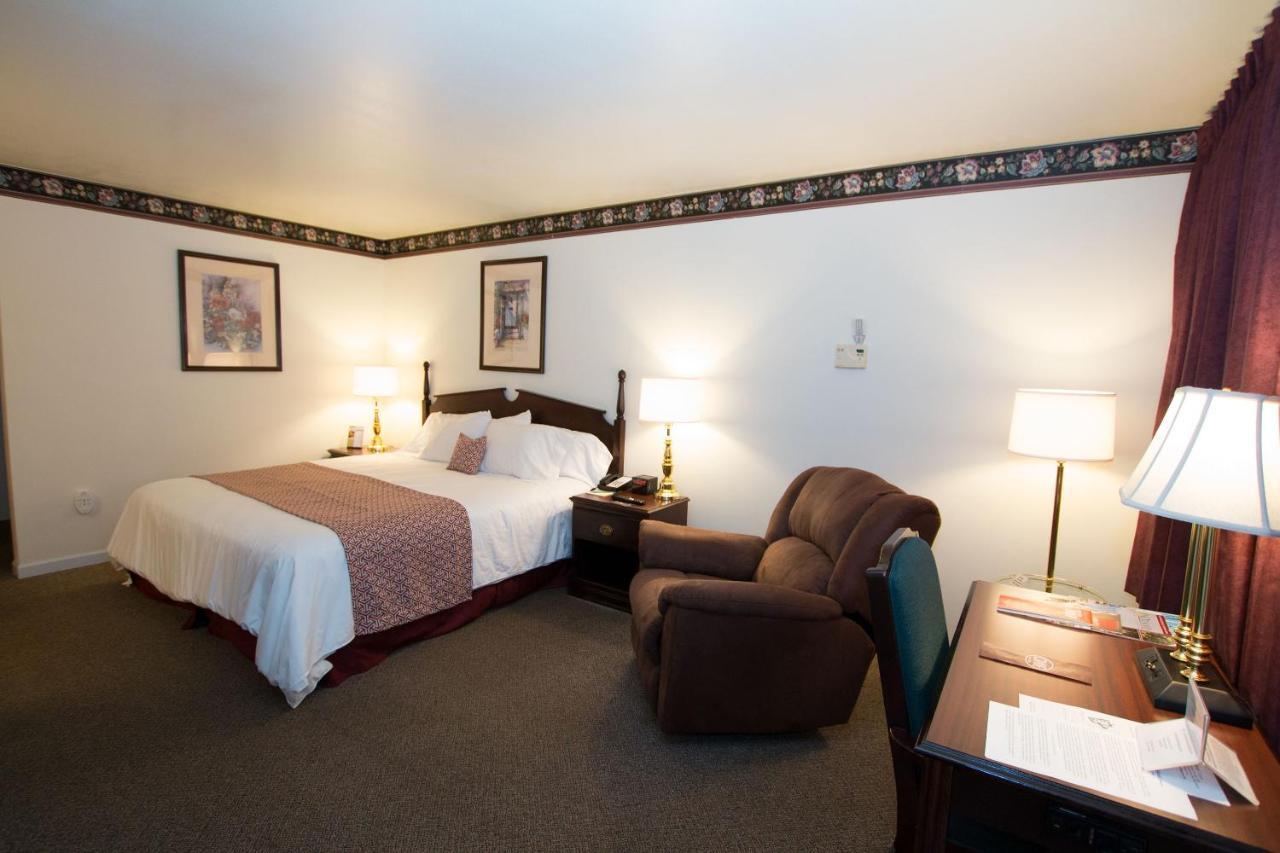 The Chalet Motel Mequon Екстер'єр фото